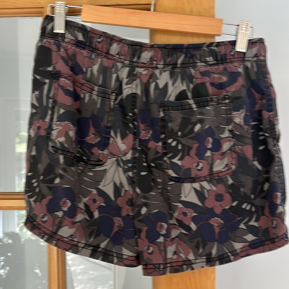 Like new women’s size small shorts multi color - Picture 3 of 4